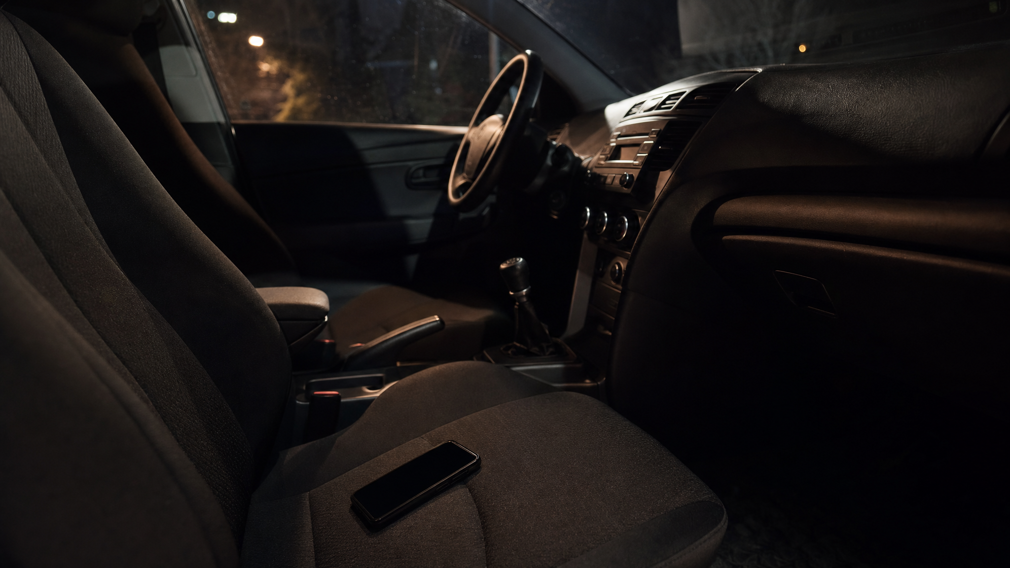 Illustration of a phone lying on a passenger seat